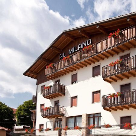 Albergo Milano Bossico Exterior foto